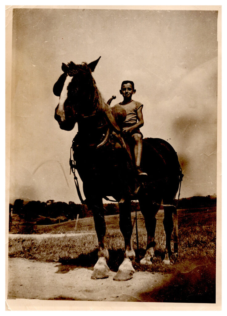 Germain sur le cheval Moineau vers 1948-1950